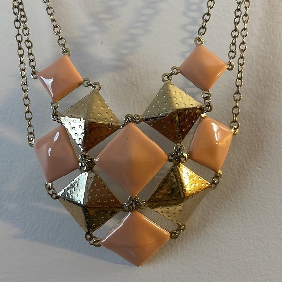 Women’s fashion necklace in peach and gold colors - Picture 2 of 5